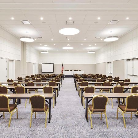 Embassy Suites By Hilton Alexandria Old Town Екстериор снимка