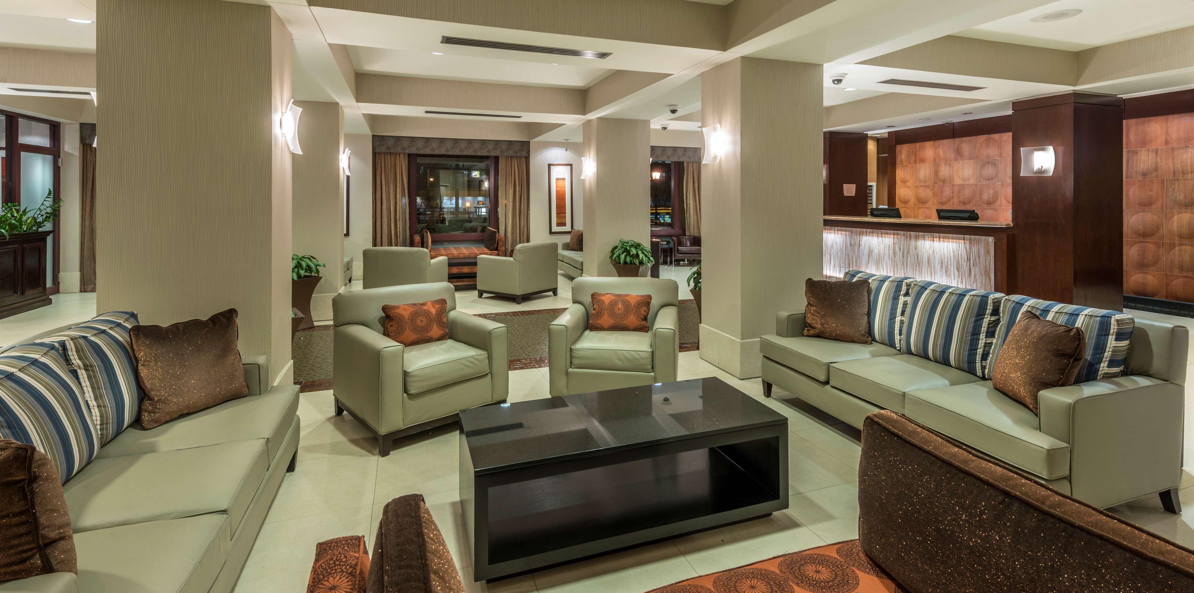 Embassy Suites By Hilton Alexandria Old Town Екстериор снимка