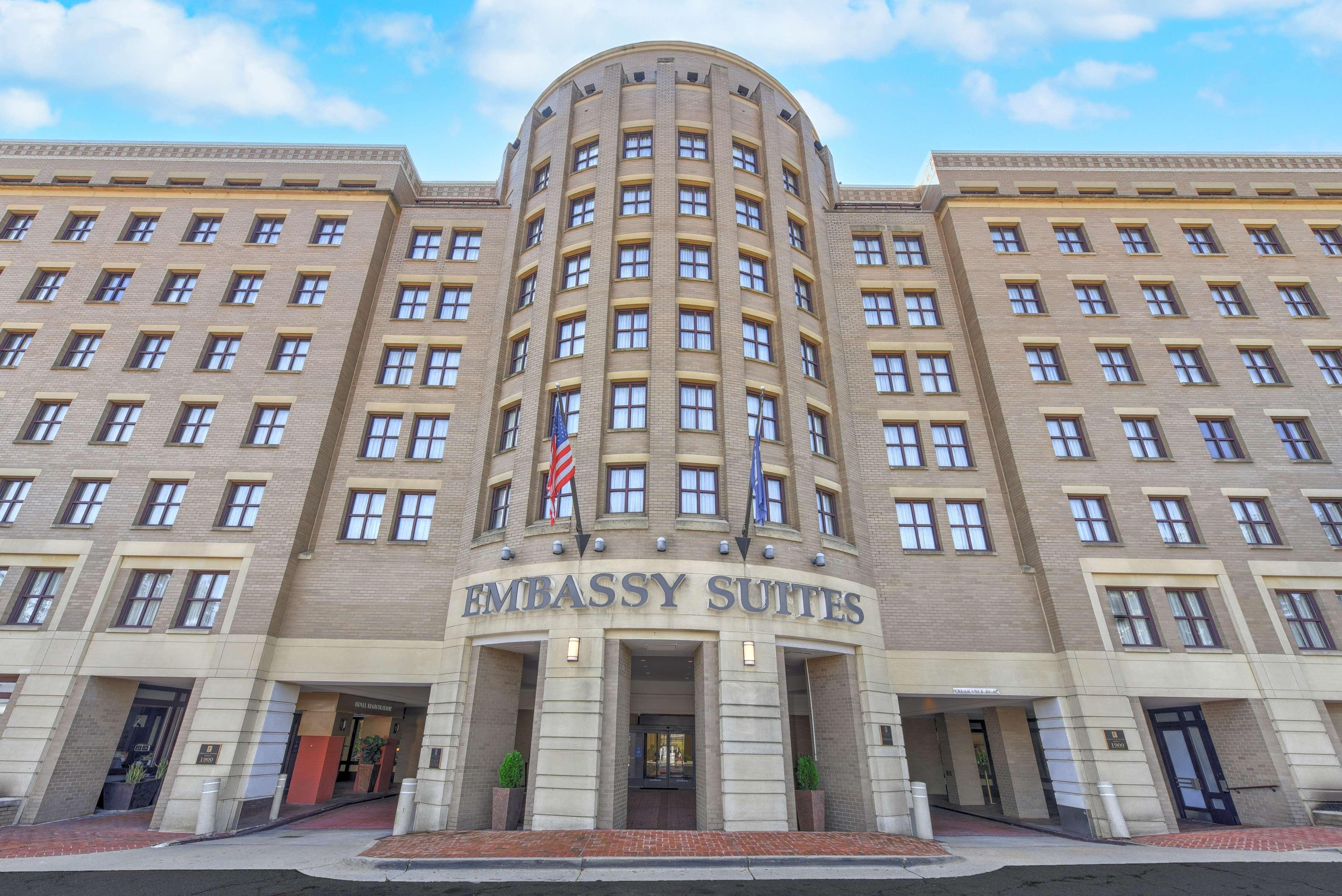 Embassy Suites By Hilton Alexandria Old Town Екстериор снимка