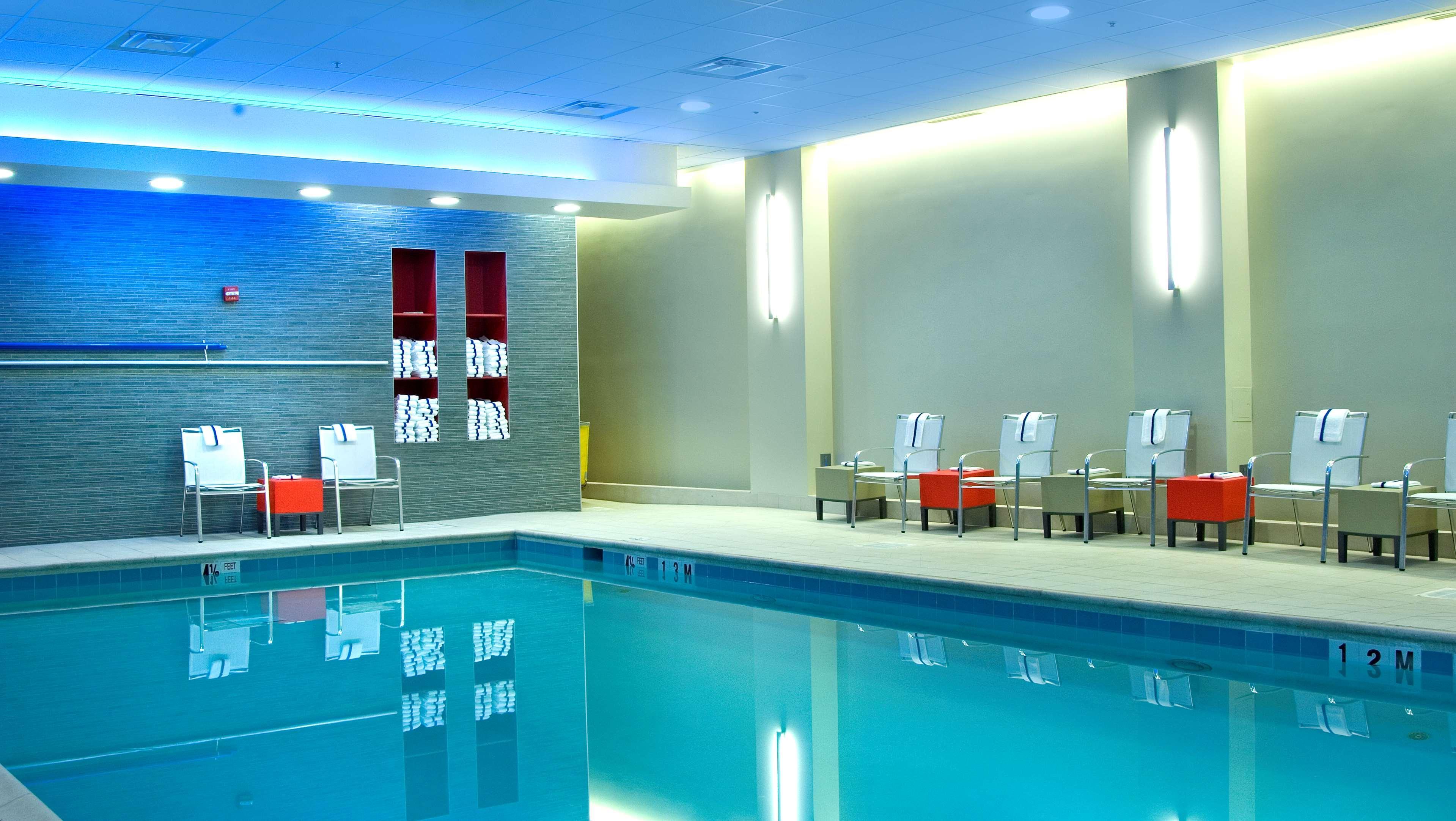 Embassy Suites By Hilton Alexandria Old Town Съоръжения снимка