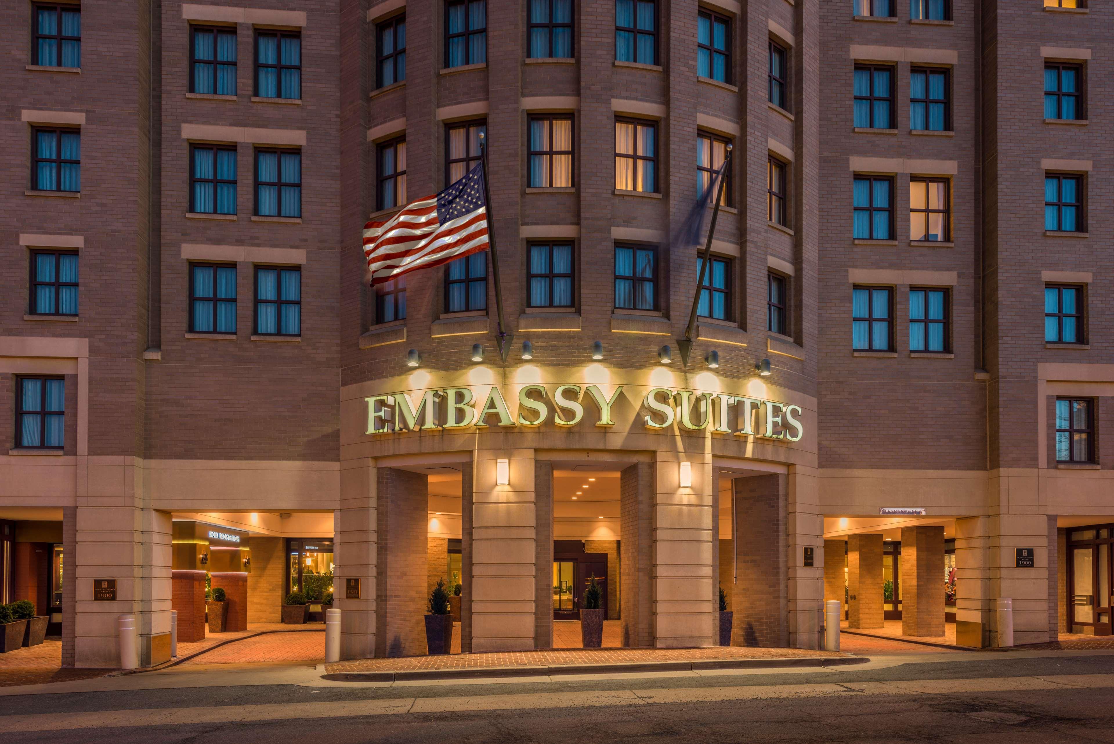 Embassy Suites By Hilton Alexandria Old Town Екстериор снимка