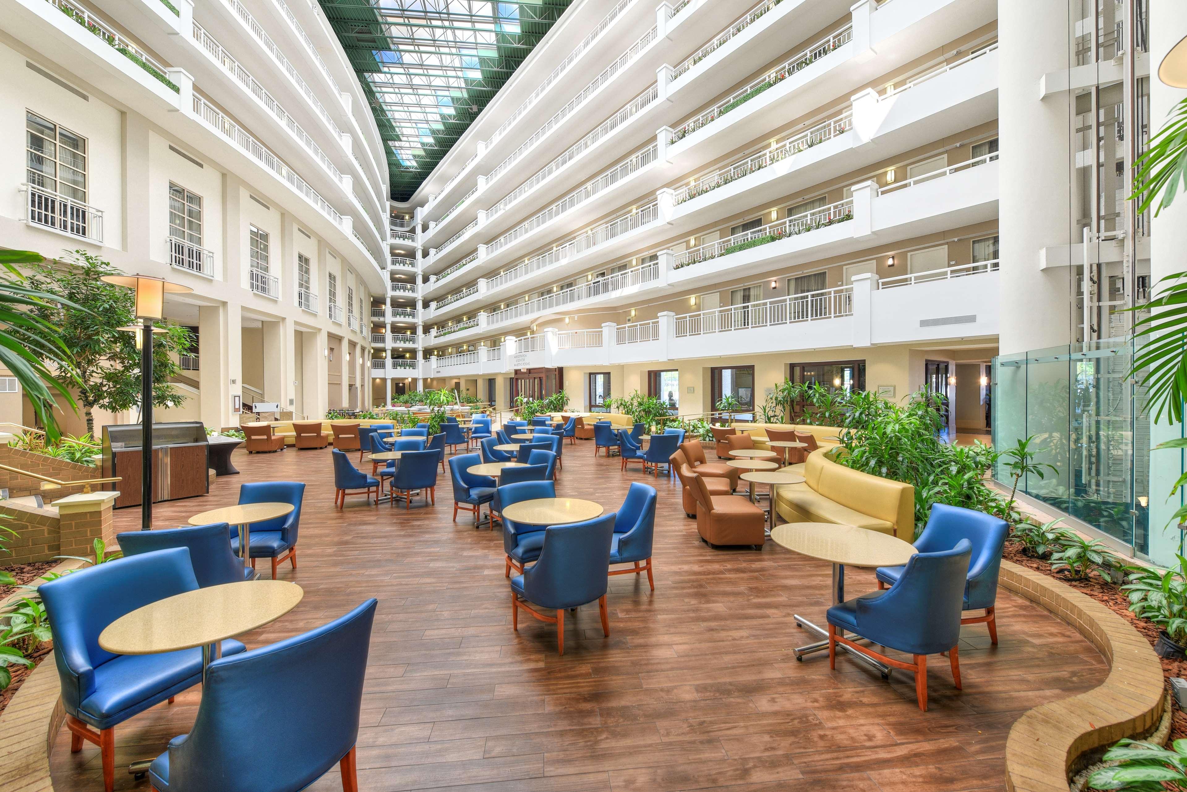 Embassy Suites By Hilton Alexandria Old Town Екстериор снимка