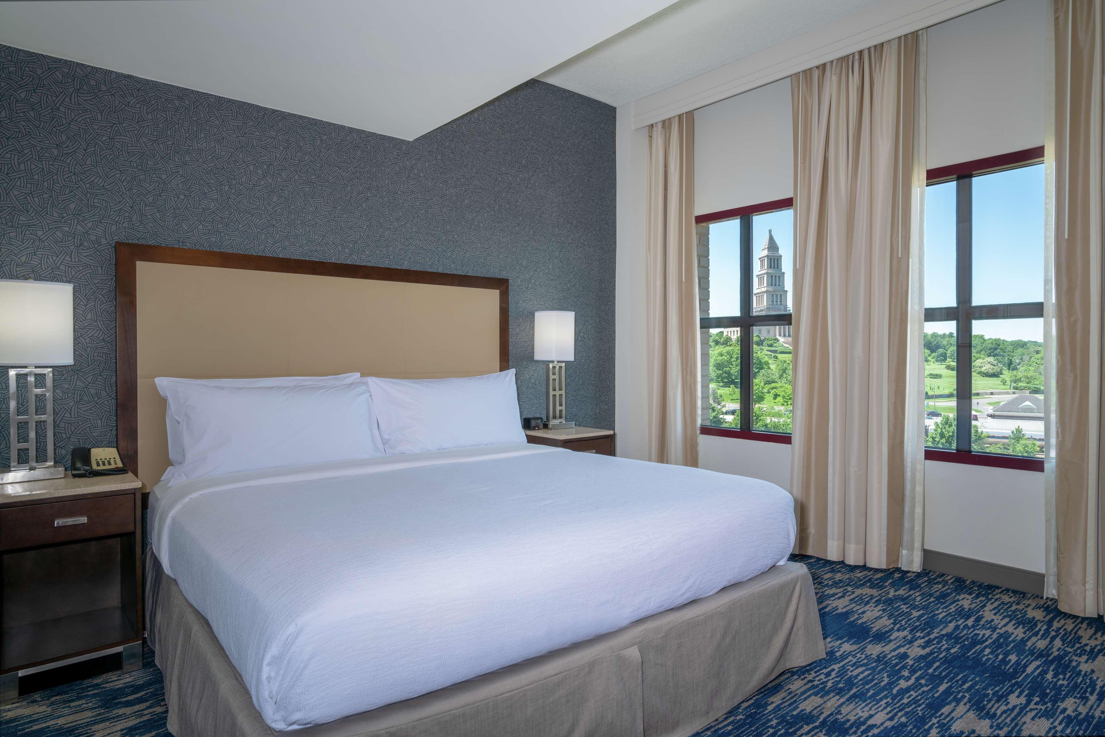 Embassy Suites By Hilton Alexandria Old Town Екстериор снимка