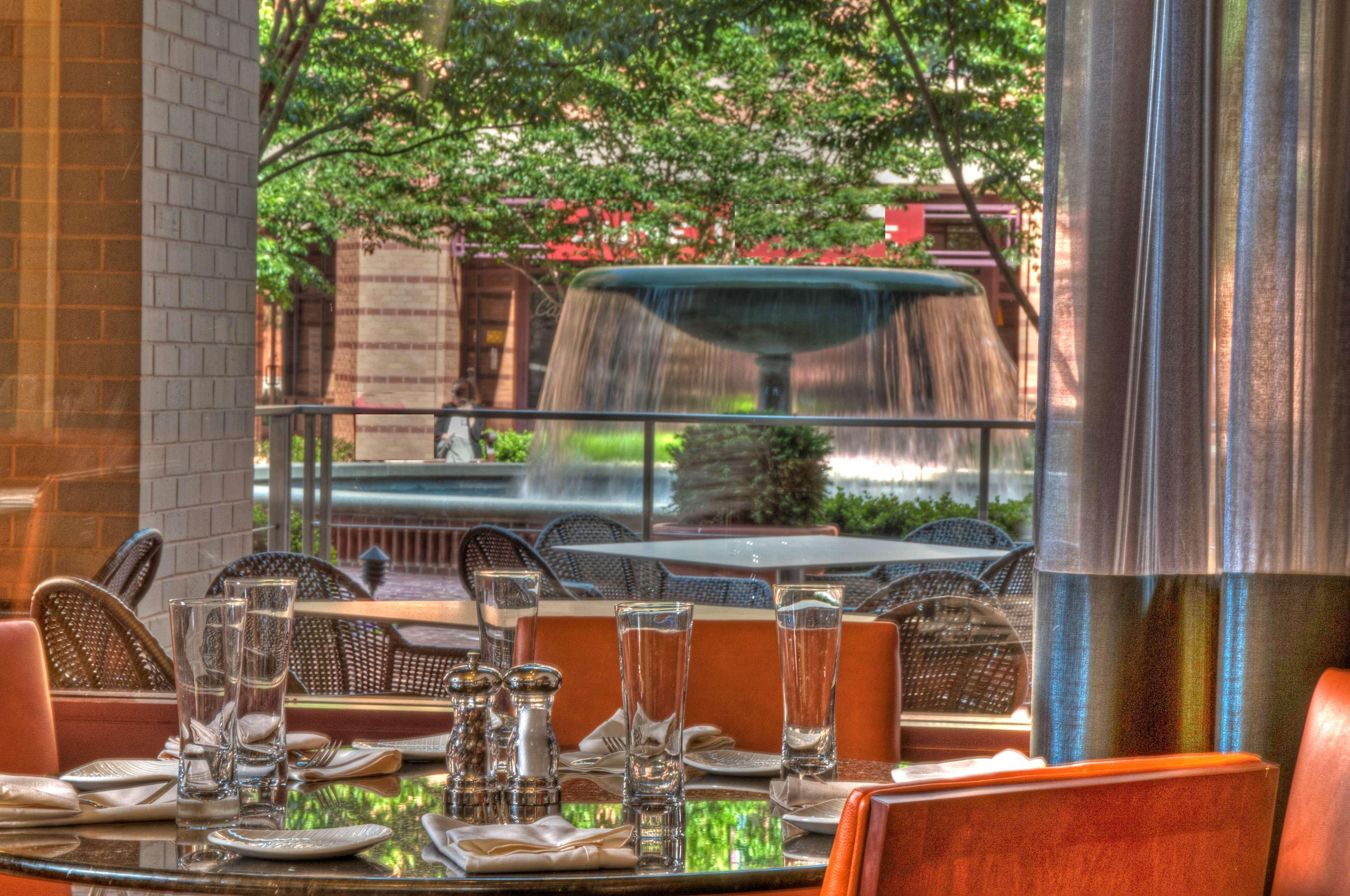Embassy Suites By Hilton Alexandria Old Town Екстериор снимка