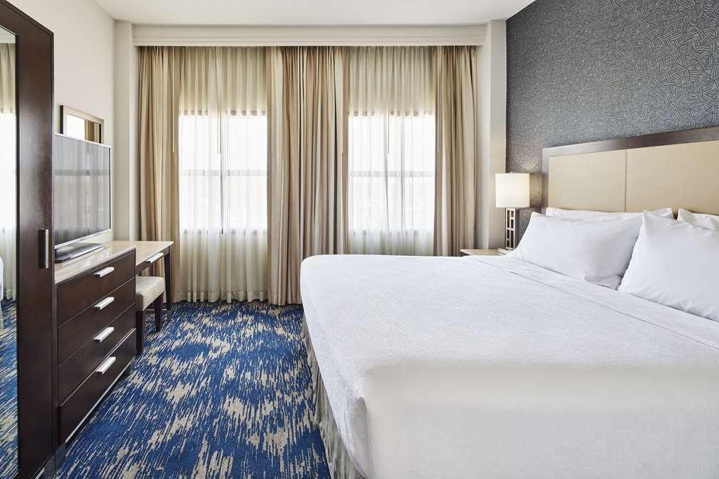 Embassy Suites By Hilton Alexandria Old Town Стая снимка