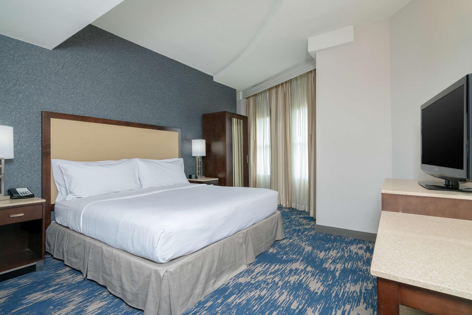 Embassy Suites By Hilton Alexandria Old Town Екстериор снимка