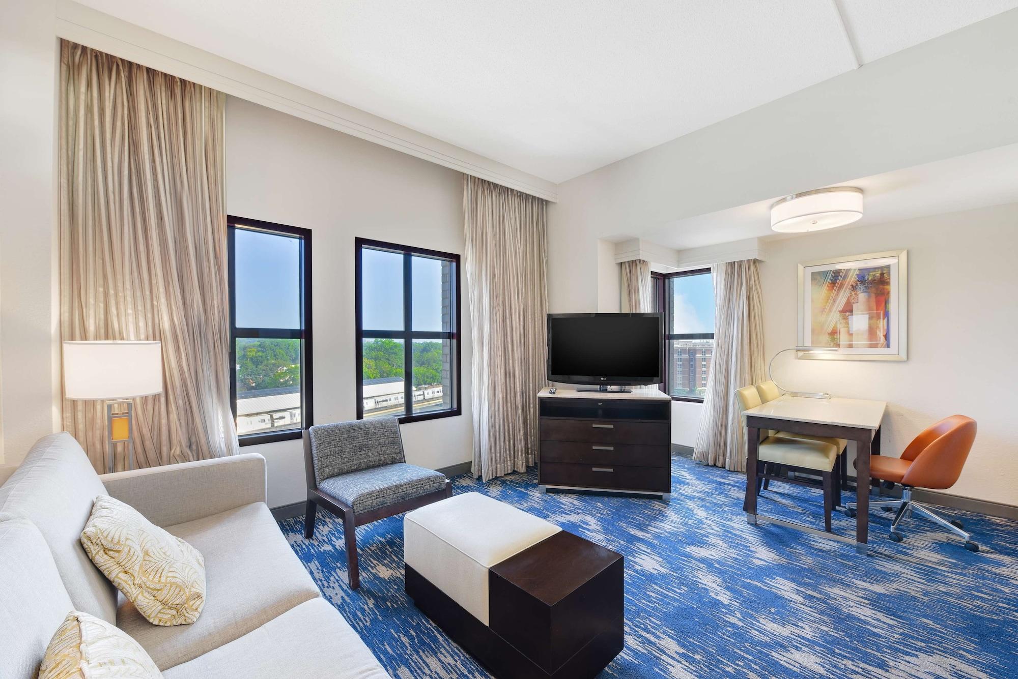 Embassy Suites By Hilton Alexandria Old Town Екстериор снимка