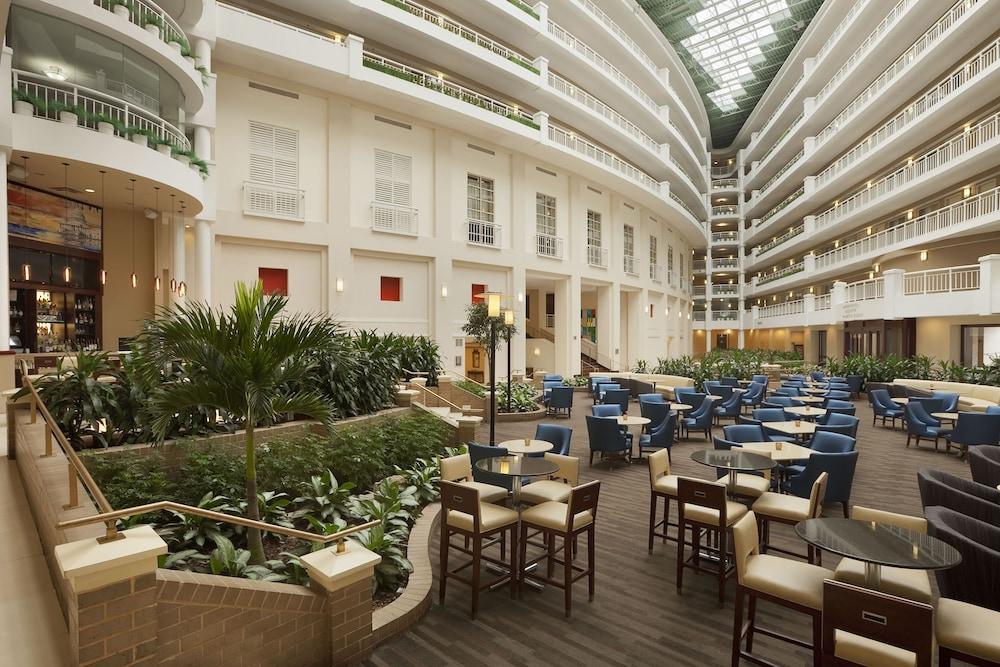 Embassy Suites By Hilton Alexandria Old Town Екстериор снимка