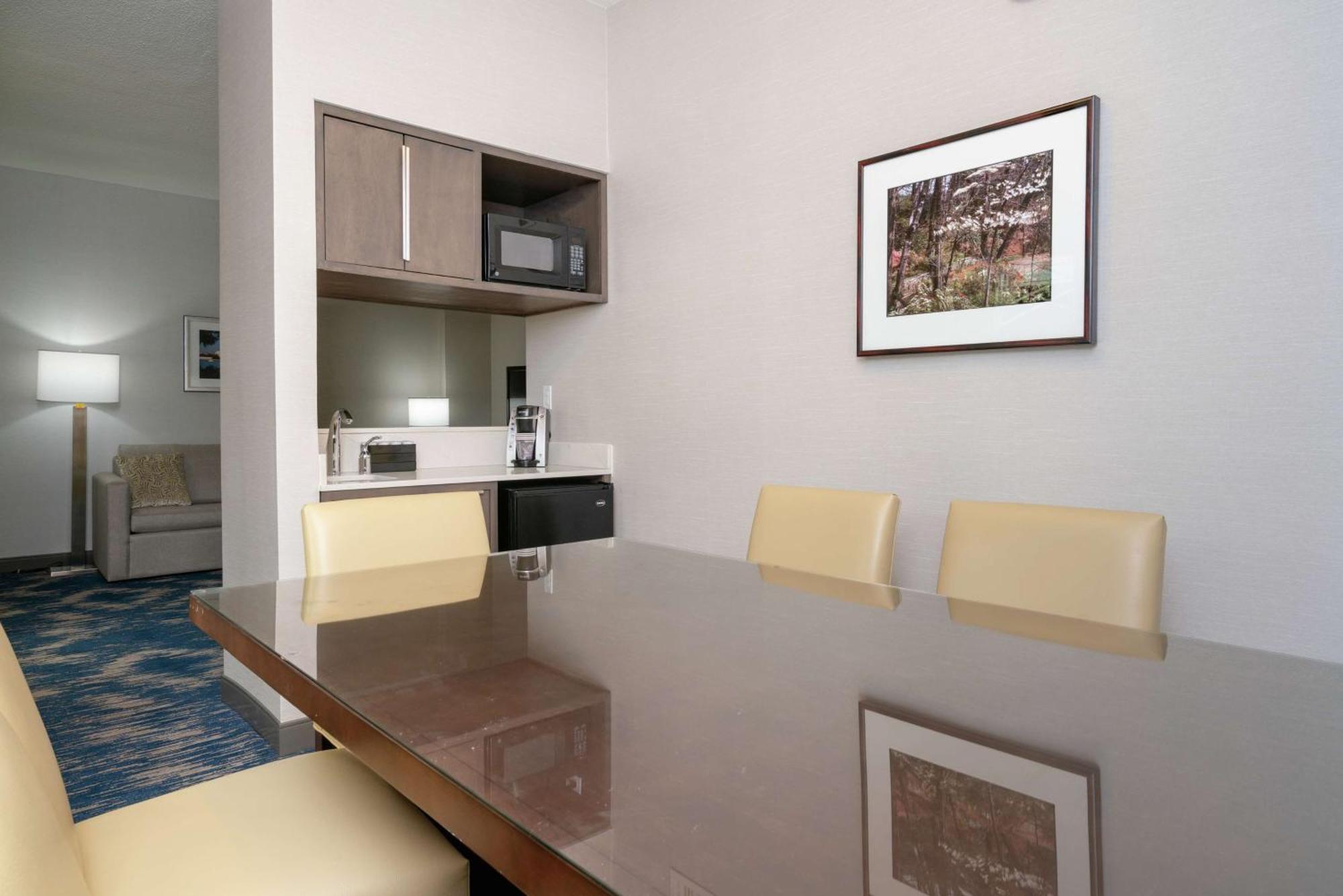 Embassy Suites By Hilton Alexandria Old Town Екстериор снимка
