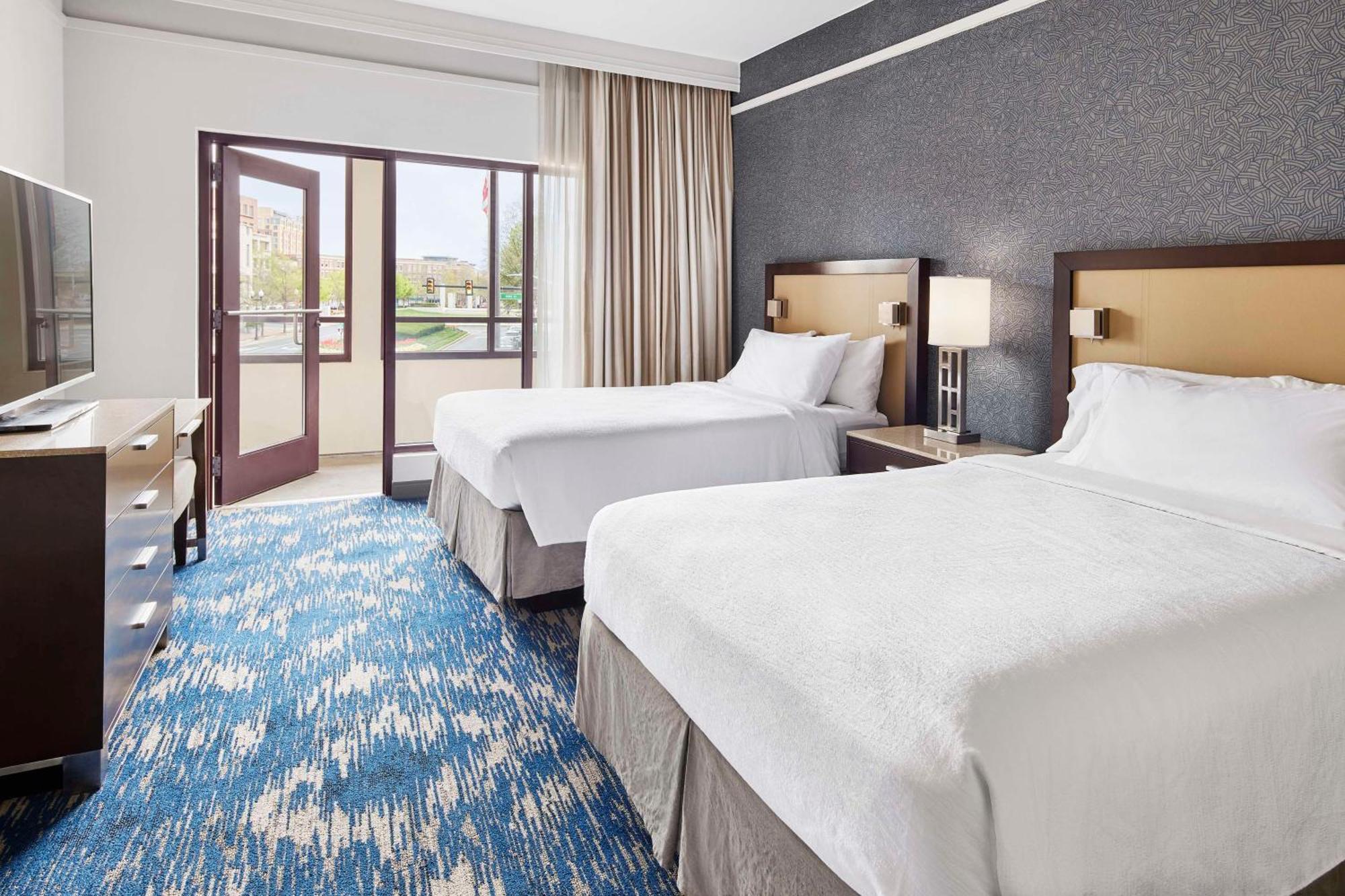 Embassy Suites By Hilton Alexandria Old Town Екстериор снимка