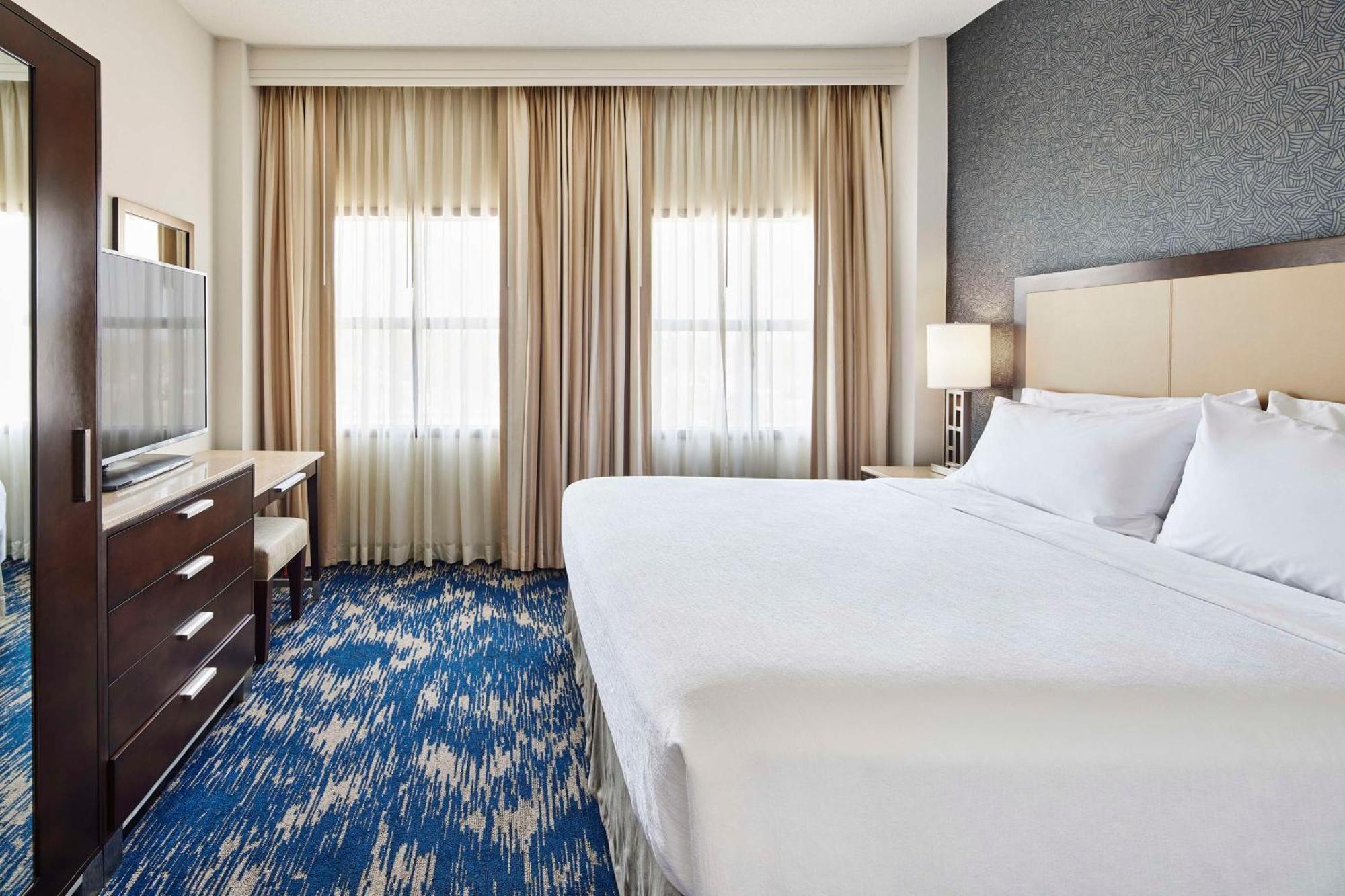 Embassy Suites By Hilton Alexandria Old Town Екстериор снимка