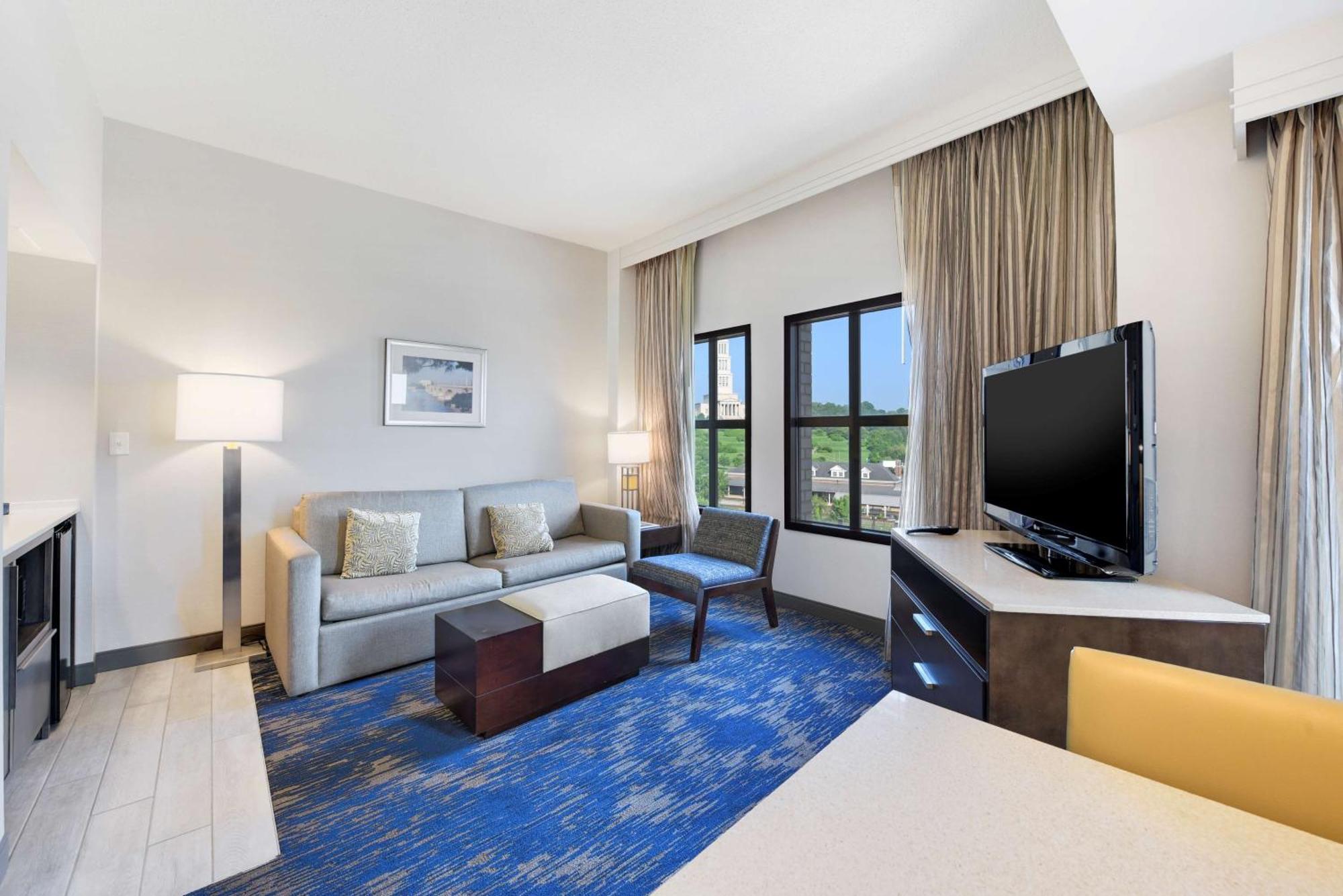 Embassy Suites By Hilton Alexandria Old Town Екстериор снимка