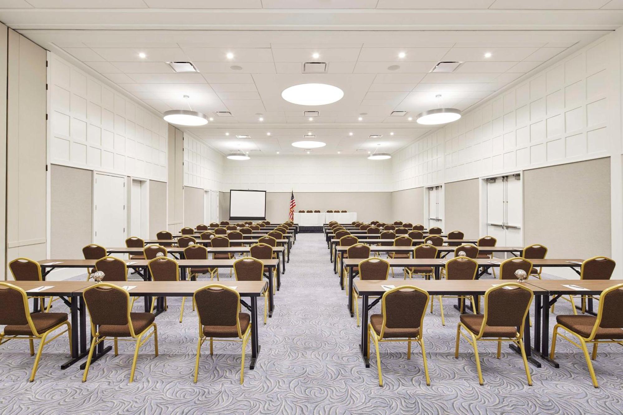 Embassy Suites By Hilton Alexandria Old Town Екстериор снимка